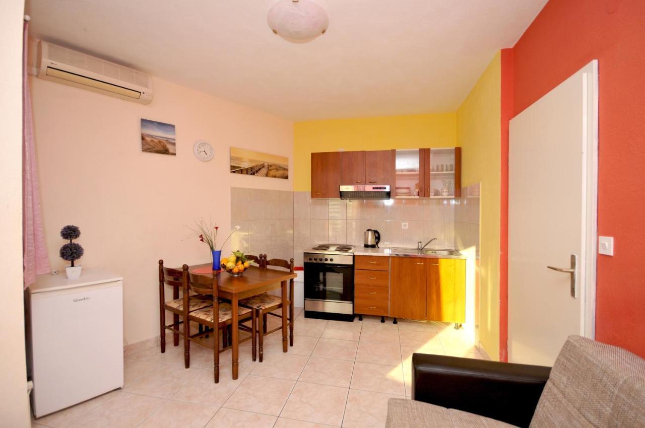 Apartments With A Parking Space Okrug Donji, Ciovo - 13732 Donji Okrug  Exterior foto